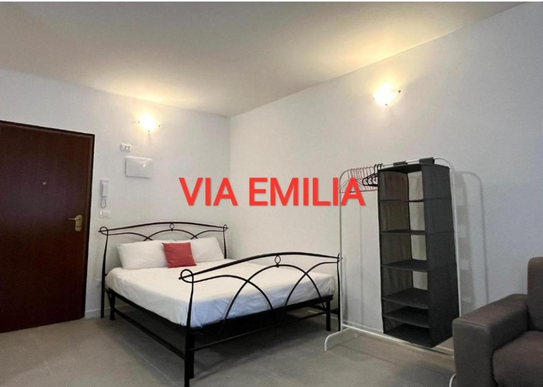 Via Agucchi & Via Emilia Apartments Bologna Bagian luar foto