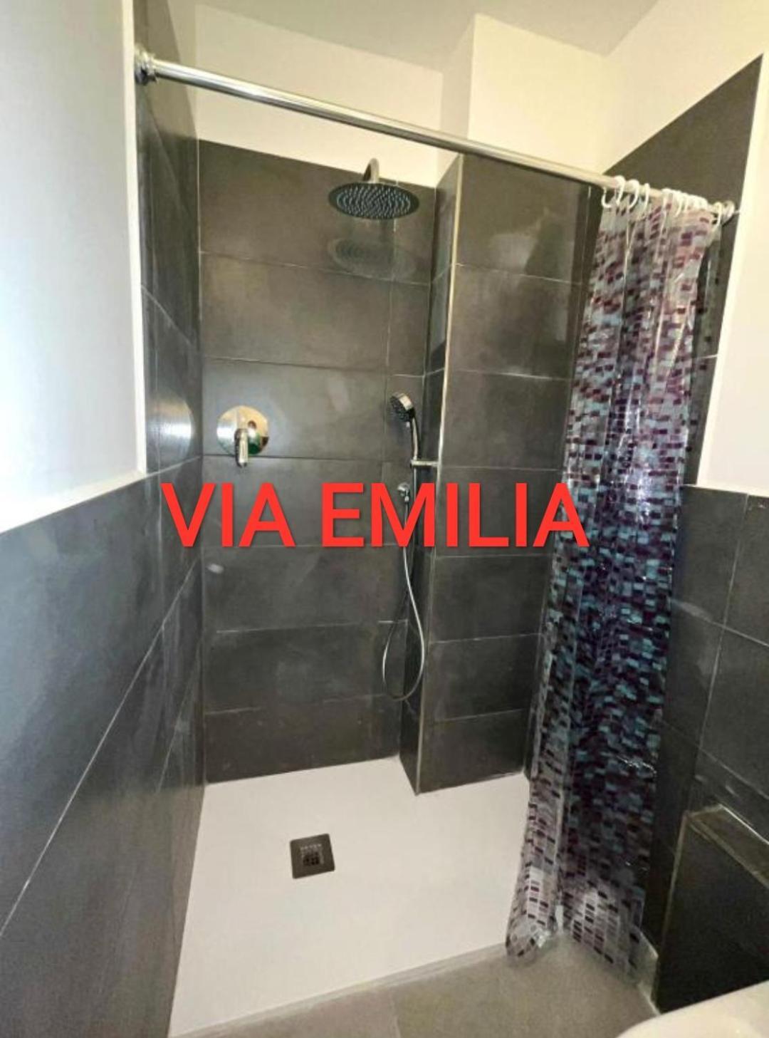 Via Agucchi & Via Emilia Apartments Bologna Bagian luar foto